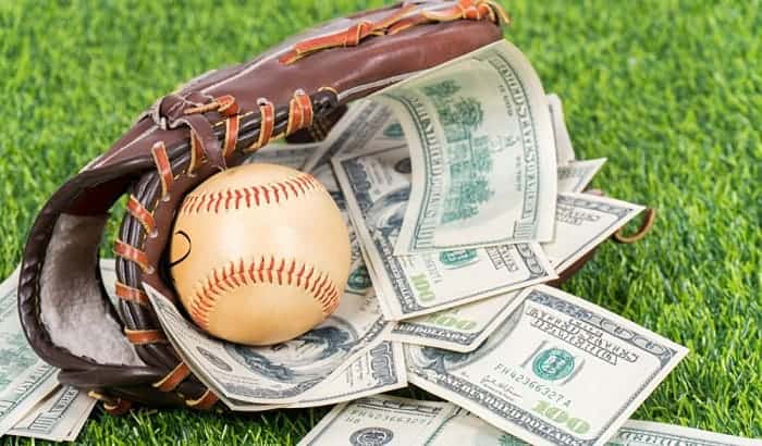 How Much Does a Good Baseball Glove Cost 